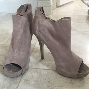 Light grey suede Steve Madden open toe booties